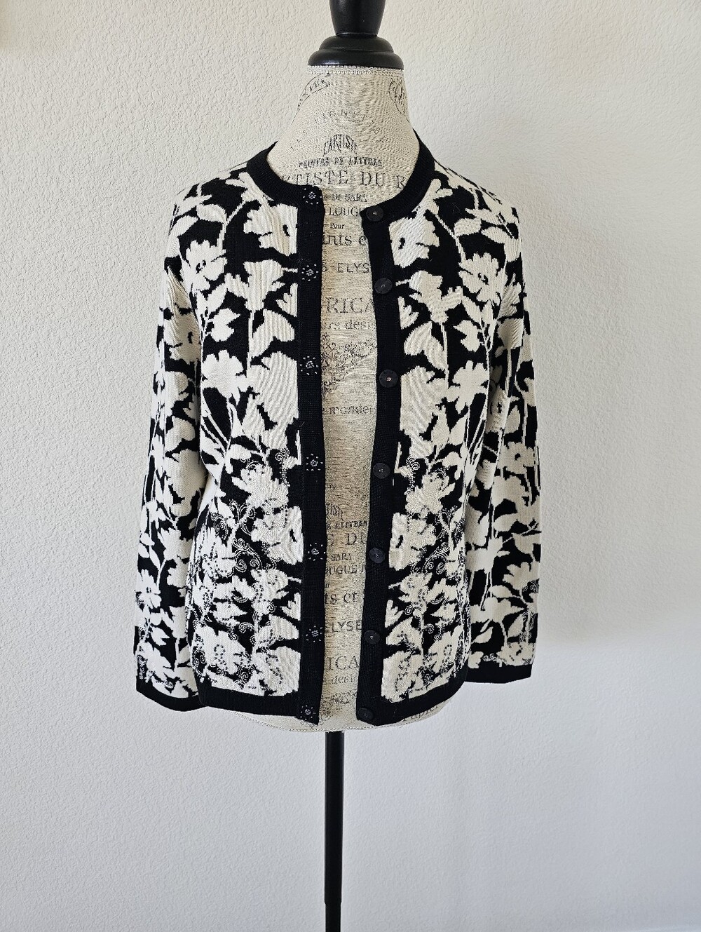 Amber Sun 100% Merino Wool Floral Embellished Cardigan sz M